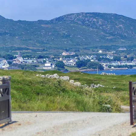 Holiday Eir021028 F Roundstone